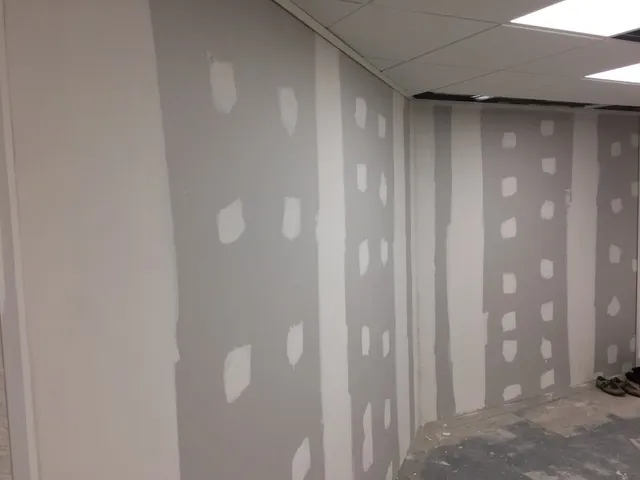 Smooth taped and jointed plasterboard walls ready for painting